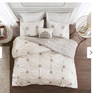 Madison Park 4 piece duvet cover-012